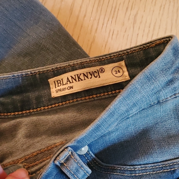 ποΈ NWT Blank NYC frayed skinny jeans - Picture 3 of 10